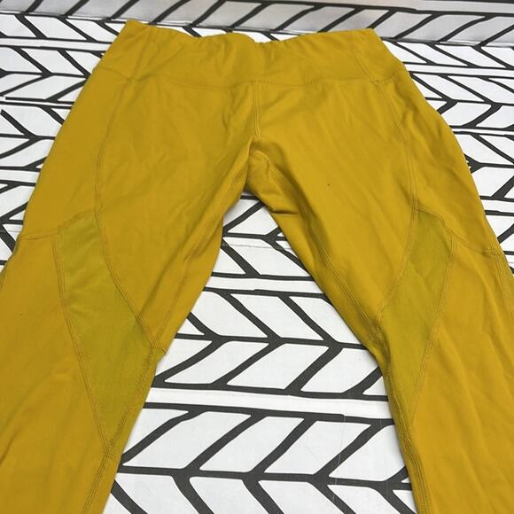 ZYIA mid rise Capri leggings with sheer panels - Picture 4 of 6